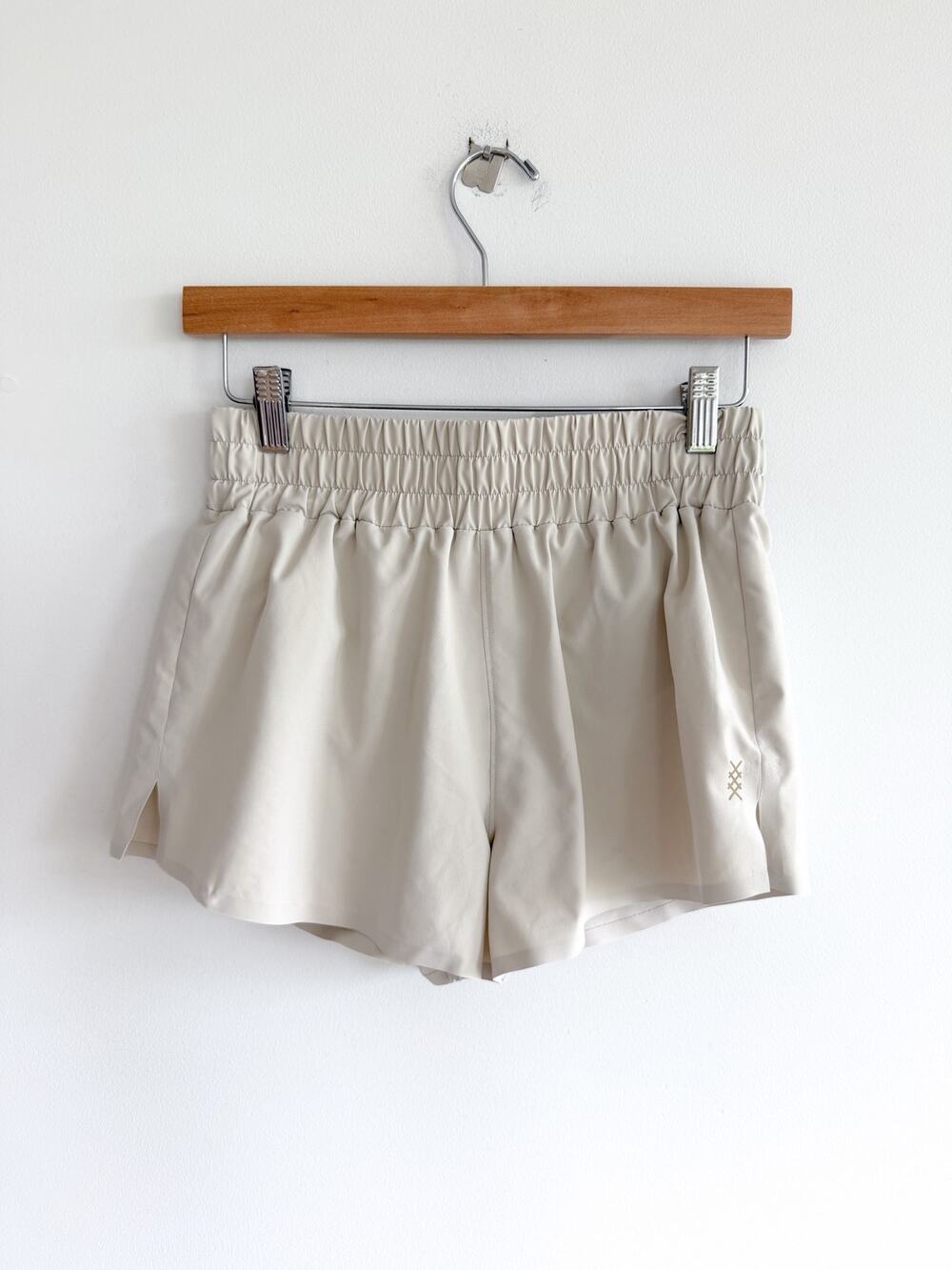 Rhone Mirage Mid Rise Performance Elastic Waistband Short Cream XS
